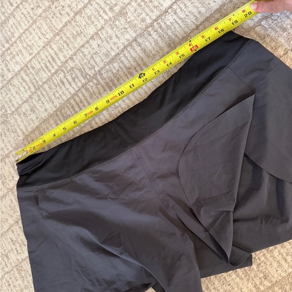 Patagonia Women’s Grey/Black hydropeak Active Shorts, size XL - Picture 6 of 10